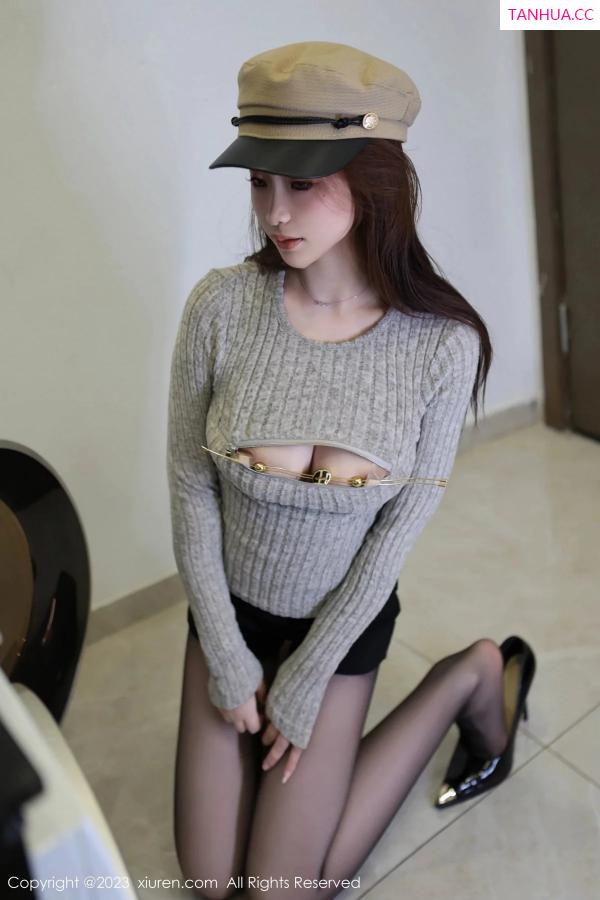   [XiuRen]高清写真图 2023.12.11 No.7790 月酱儿 黑丝美腿第9张图片